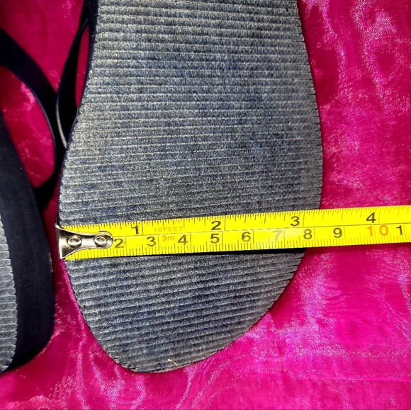 GUESS 6 1/2 STRIPED NEW NAVY WHITE SILVER CHARMS FLIP FLOPS SHOES - Picture 7 of 12